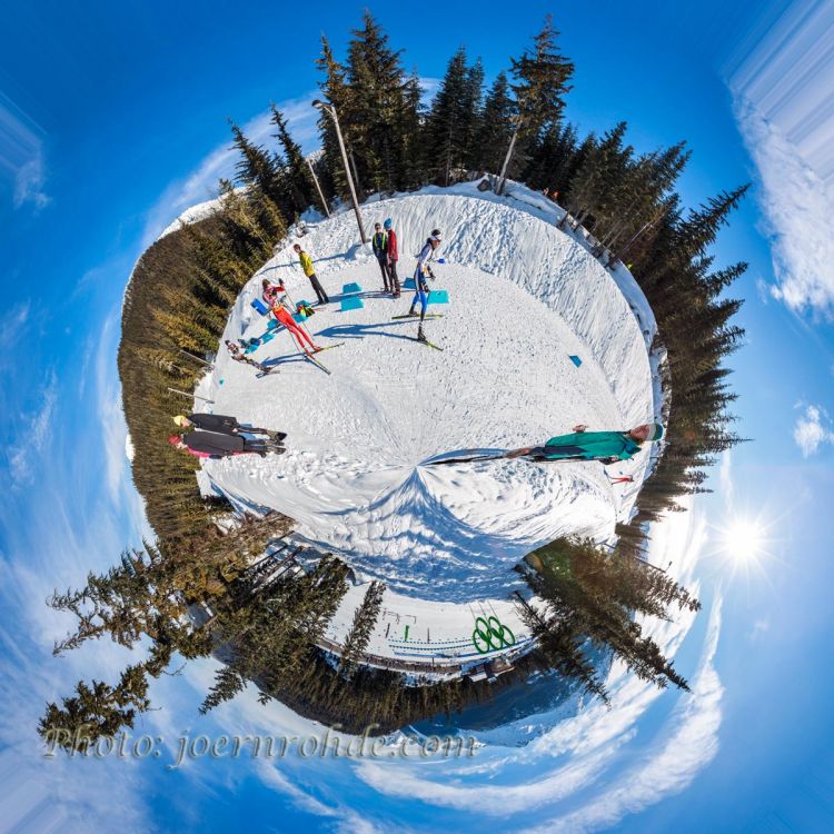Volunteers at work! NorAmsJR120112-Pano-03-hpolar.jpg
